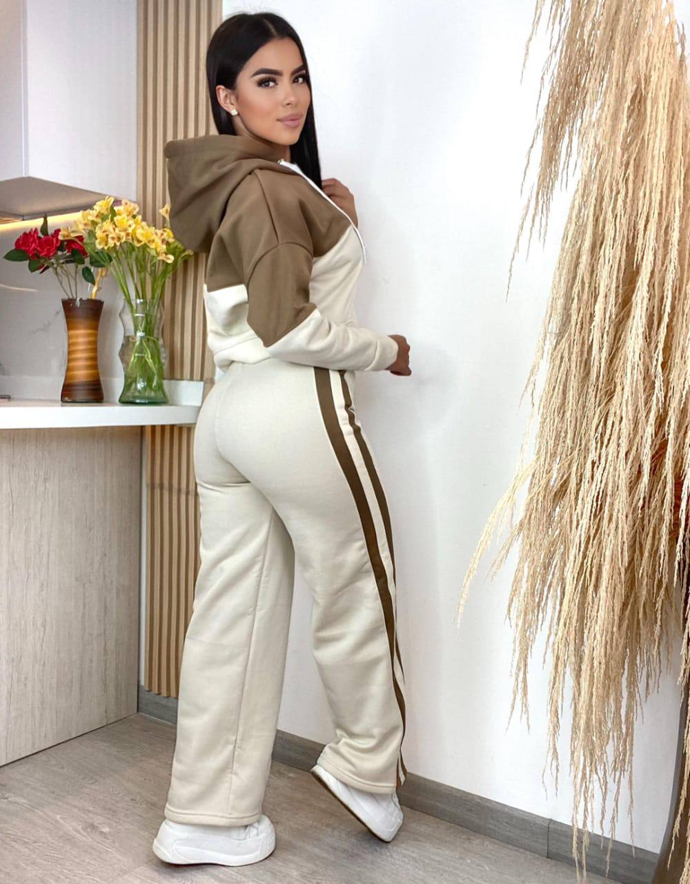 gid://shopify/MediaImage/24532690862174